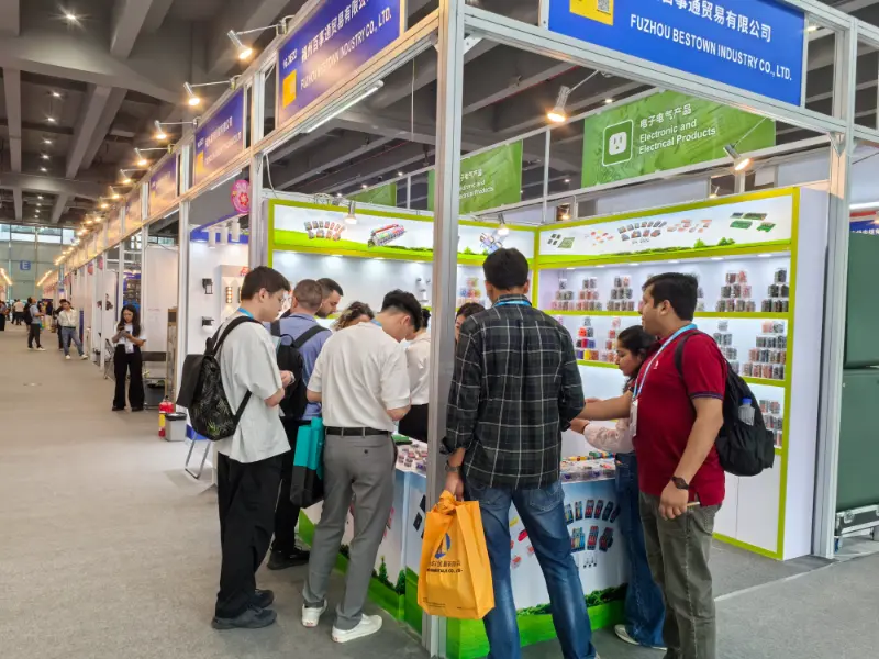 Yueqing Taer Electric-ek kableatuaren soluzio aurreratuak erakutsi ditu Canton Azokako 1. fasean, 2026ko apirilaren 1ean